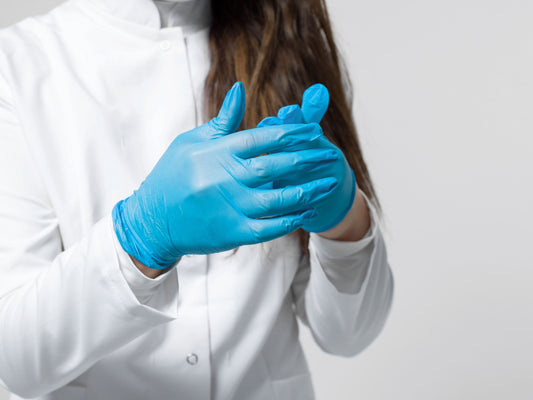 Nitrilhandschuhe vs Latex: Eine hautfreundliche Lösung für empfindliche Hände