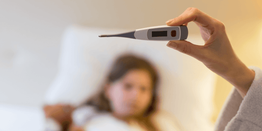 Fieber im Familienurlaub: Warum das Fieberthermometer in keine Reiseapotheke fehlen darf