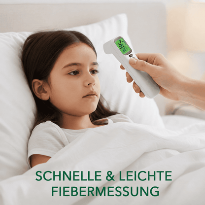 Mädchen liegt im Bett, eine Hand misst mit dem weißen Thermometer an der Stirn; Text schnelle Fiebermessung.