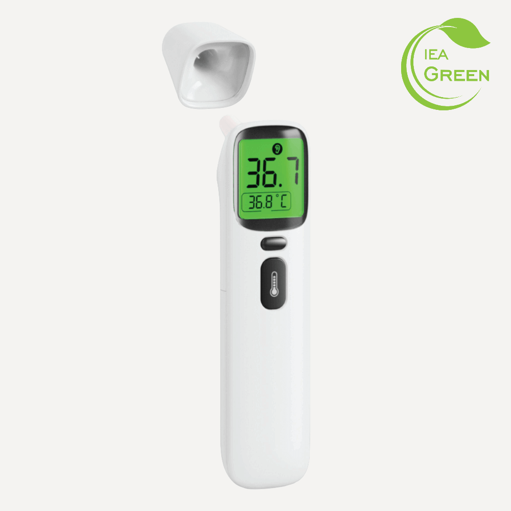Weißes IEA Green Fieberthermometer mit grünem Display 36,7 Grad, abnehmbarer Ohrkappe und grünem Logo.