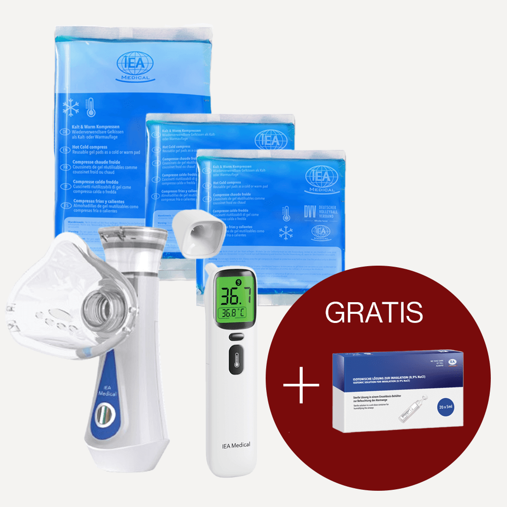 Bundle-Angebot: Inhaliergerät mit Maske, digitales Thermometer und blaue Kompressen/Produkte im Set; roter Kreis „Gratis“ mit zusätzlichem Gratis-Artikel – Aussage: Set mit kostenloser Kochsalzlösung.