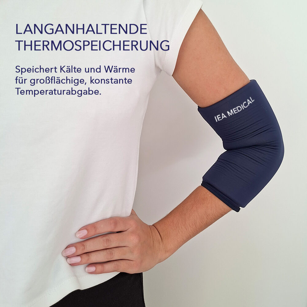 Kühlmanschette am Ellenbogen; Text im Bild: „Langanhaltende Thermospeicherung“ – Aussage: Manschette für Kälte-/Wärmeanwendung, Beispiel am Arm.