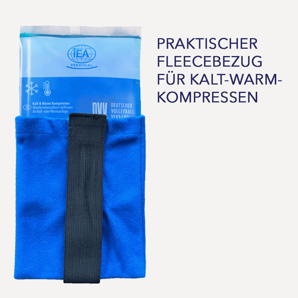 Blaue IEA Medical Kalt-Warm-Kompresse im blauen Fleecebezug mit Fixierband, Text praktischer Fleecebezug.