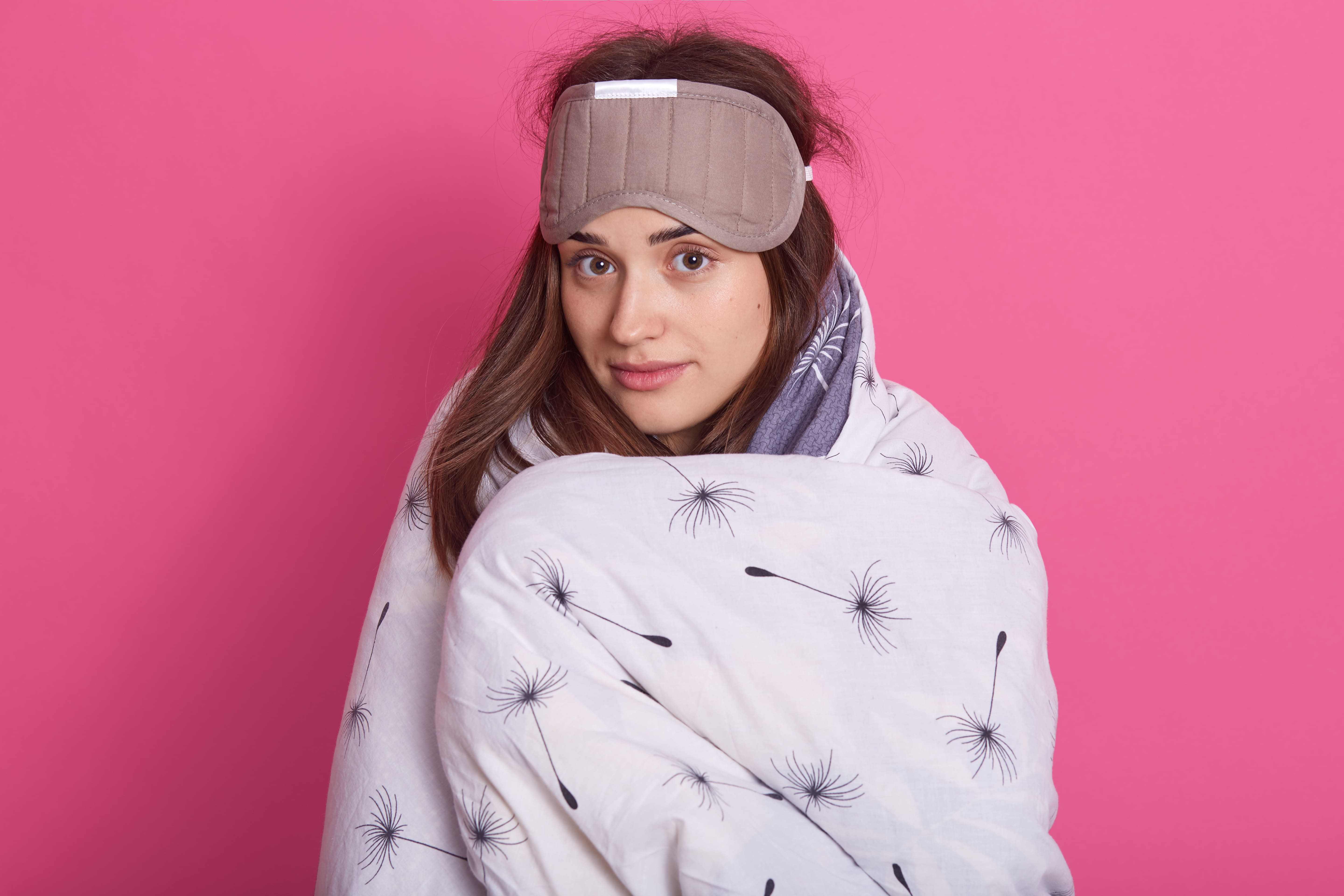 close-up-portrait-sleepy-woman-with-sleeping-mask-head-wearing-blanket (1)